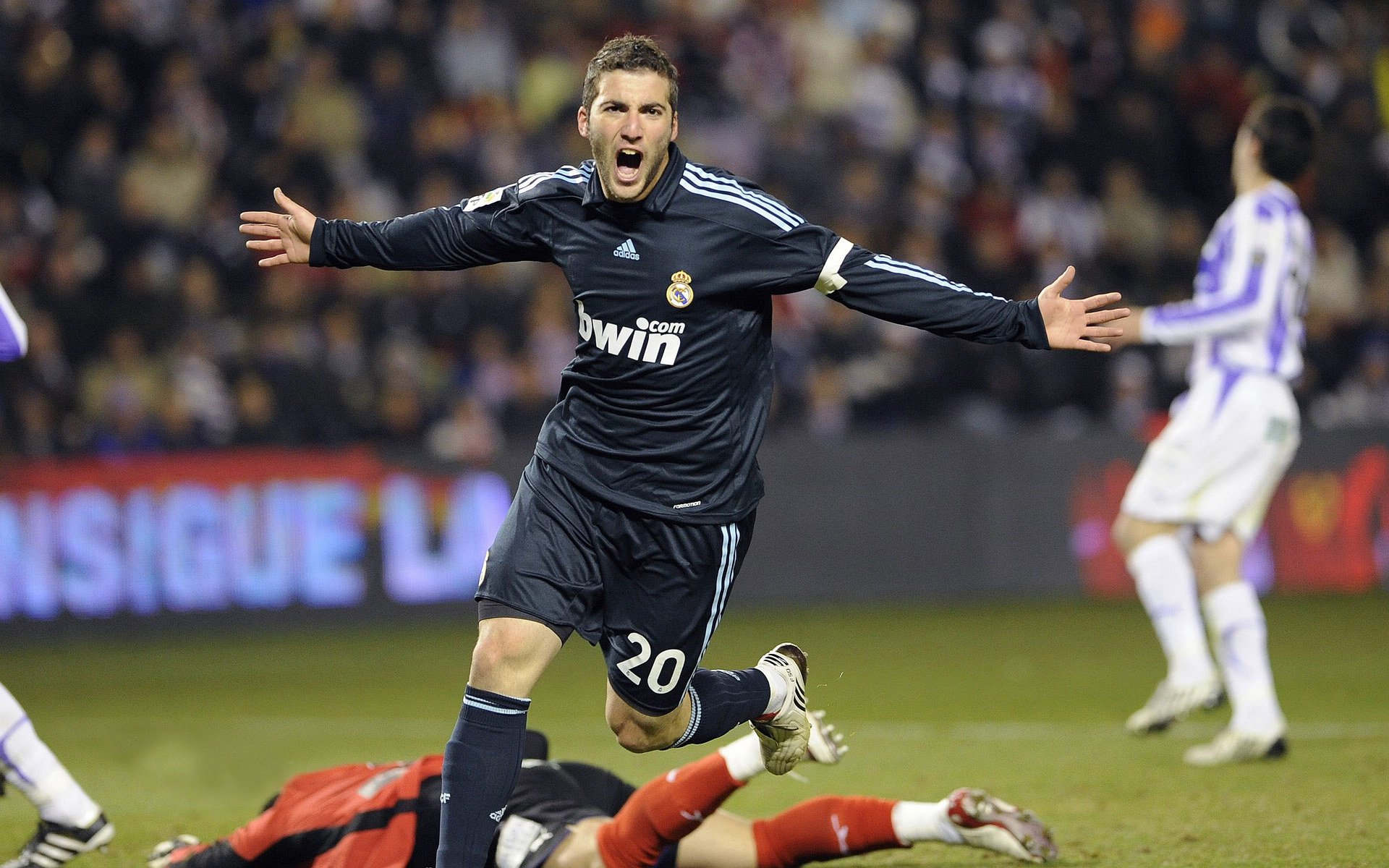 _户外极限飞行表演：挑战天际边界_，飞行 极限运动