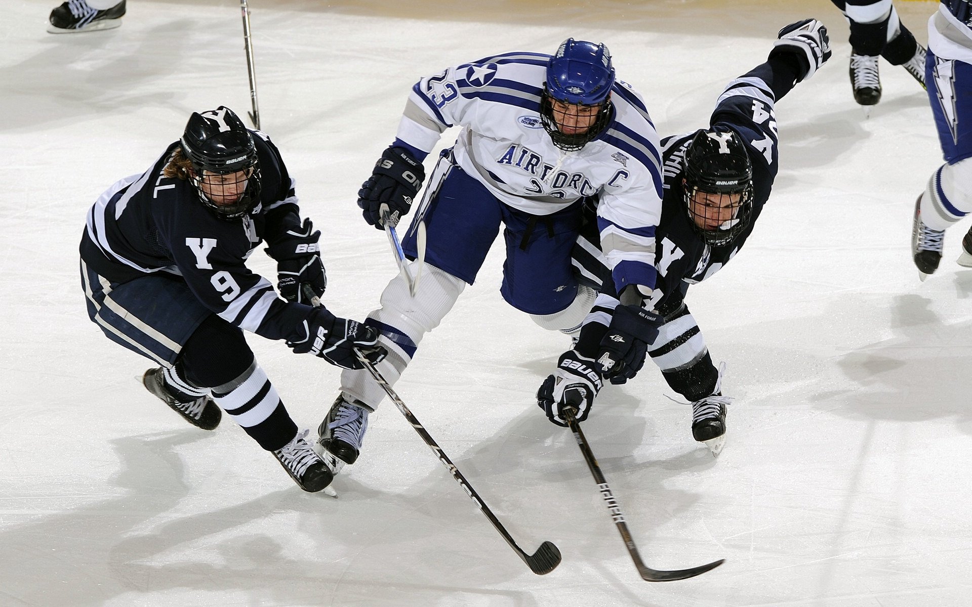 亚眠球员红牌遭罚，或将错过下场比赛，亚眠攻势